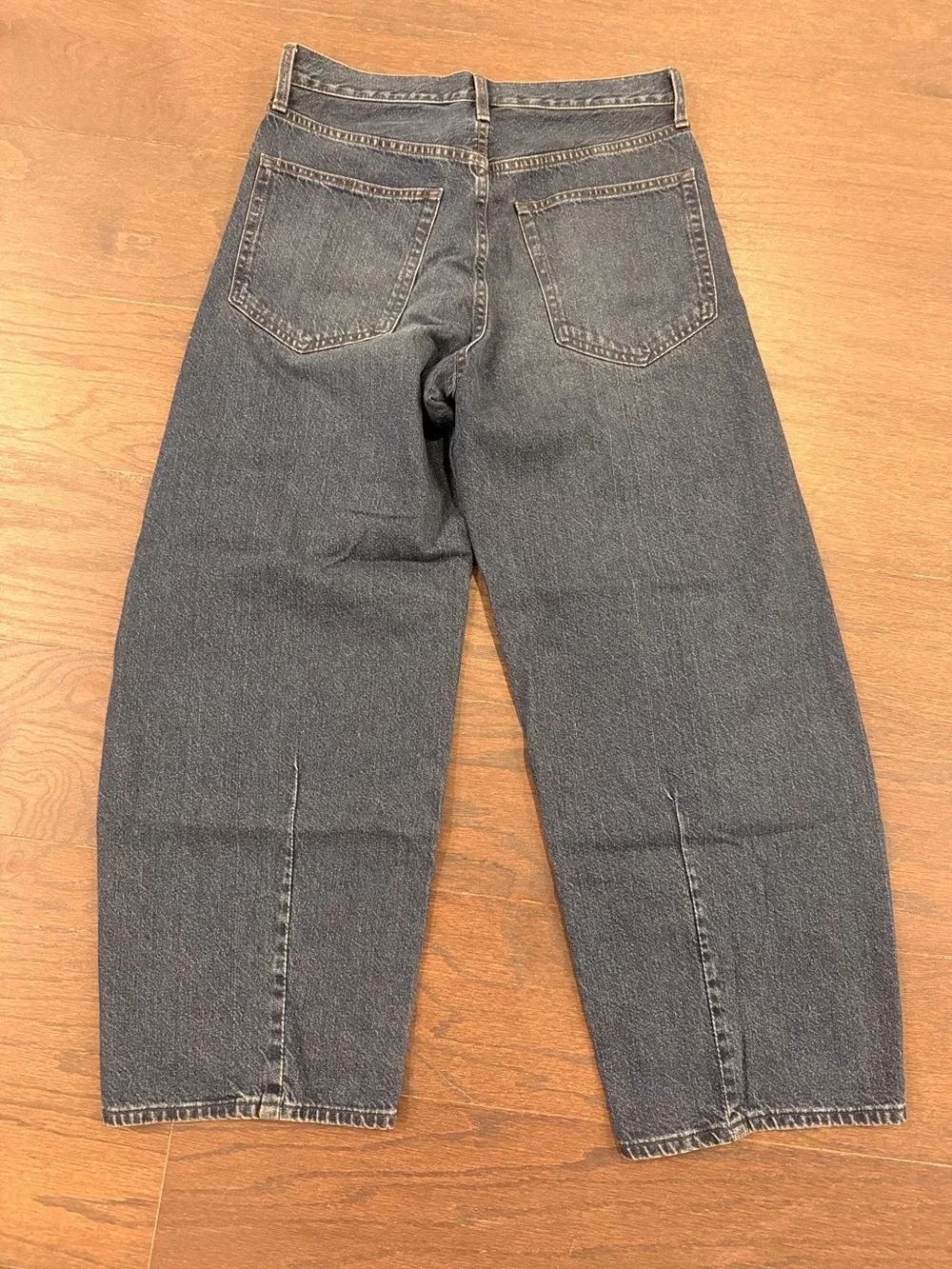 Classic Men's Dark Wash Jeans - Relaxed Straight Fit